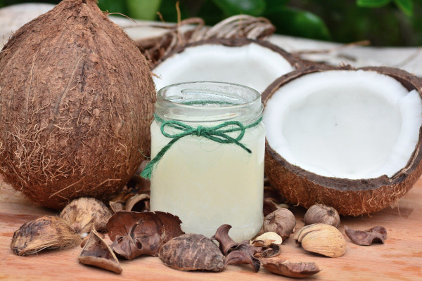 hraniti pisica cu ulei de cocos